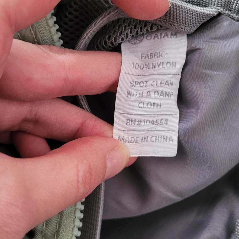 Gaiam cross body/fanny pack bag - Picture 7 of 7